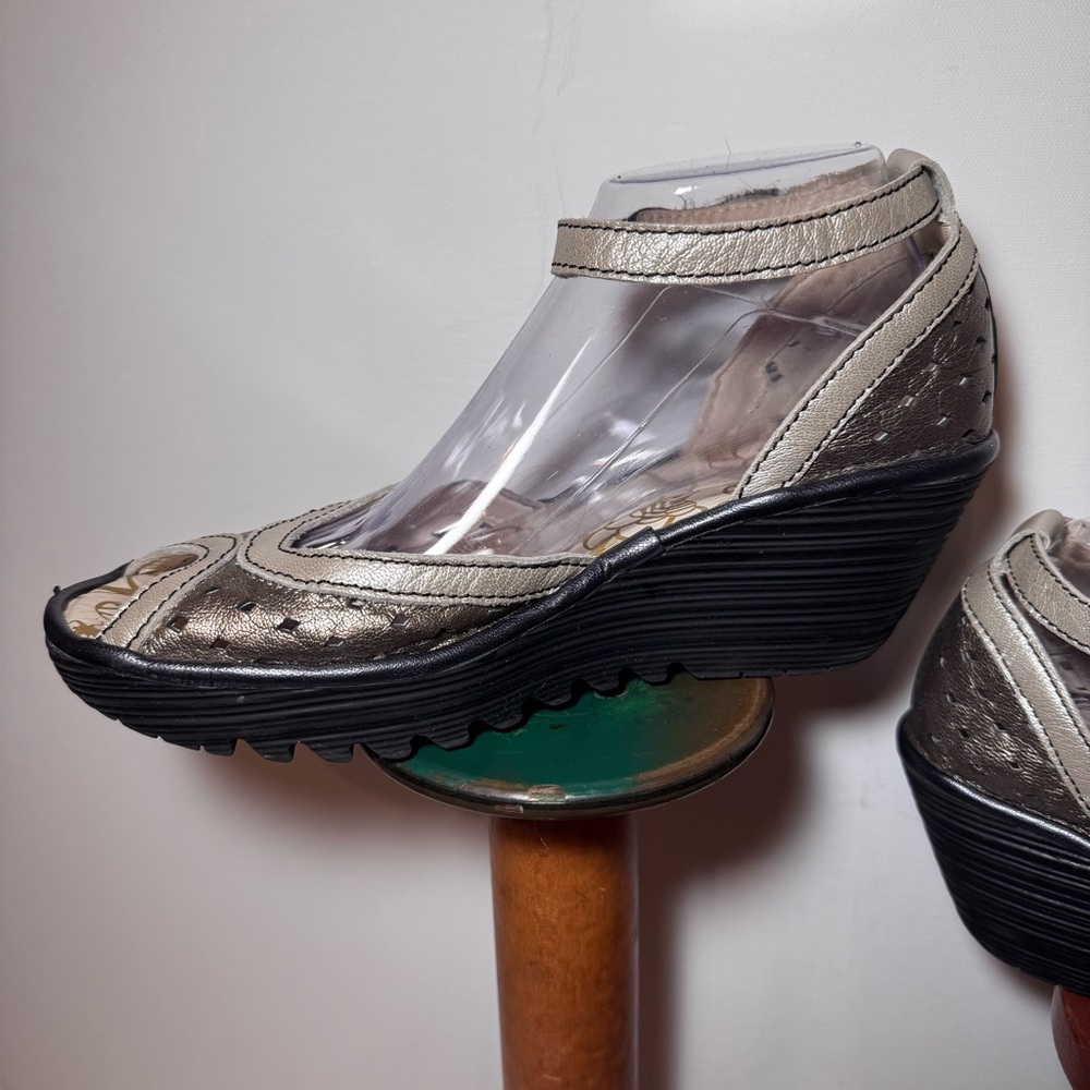 FLY LONDON Ydel Perforated Leather Peep Toe Wedge  Sandals BRONZE / SZ 40 (US 9) - Picture 6 of 14